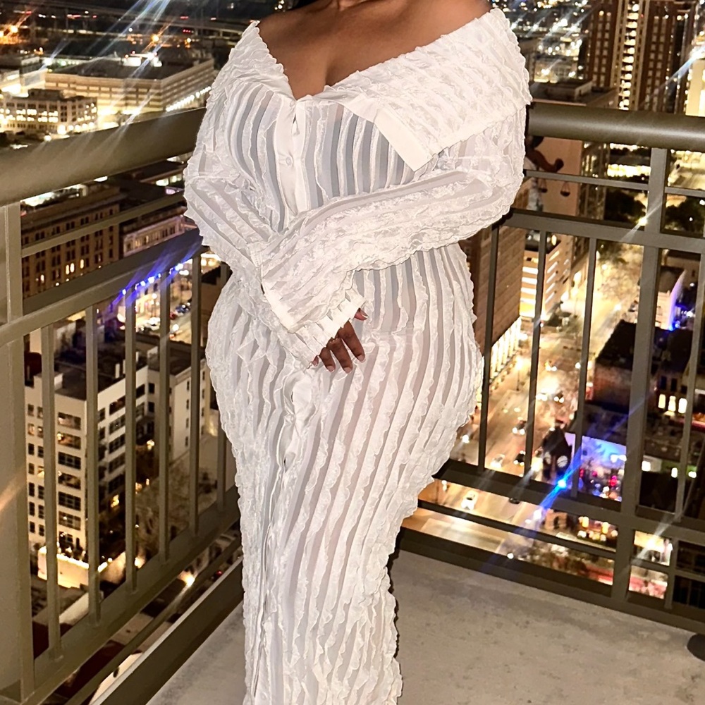 Textured White Button-Down Maxi Dress - Picture 5 of 7
